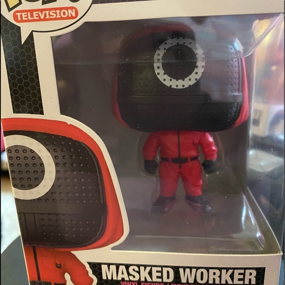 Squid Games - Masked Worker - Picture 2 of 7